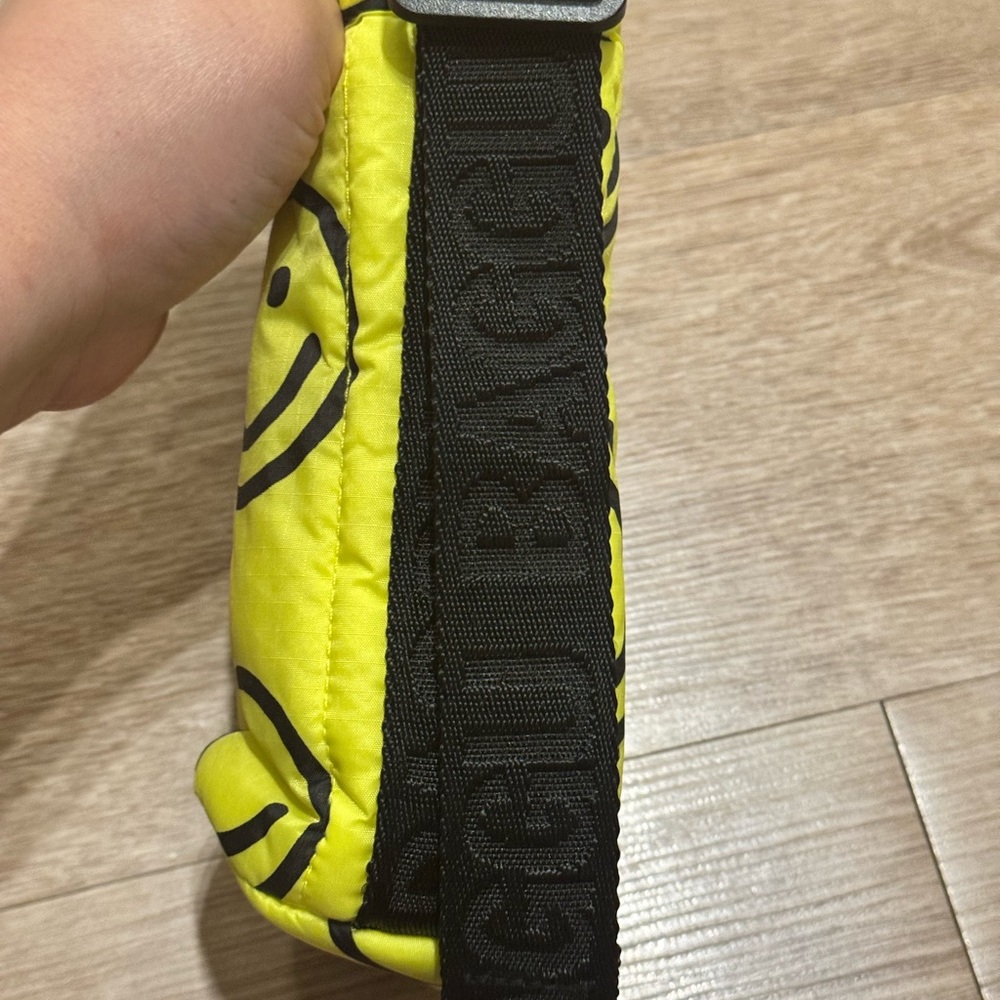 BAGGU Yellow Smiley Water Bottle Sling - Picture 4 of 5